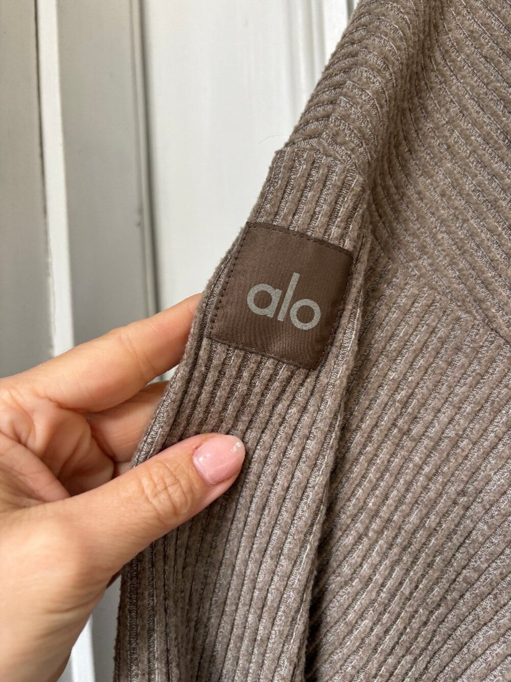 ALO Yoga Muse Rib-Knit Hoodie in Olive Tree Size Medium - Picture 9 of 16